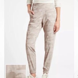 Athleta Women’s Brooklyn Camo‎ Jogger Tan Camo NWT 22 active workout